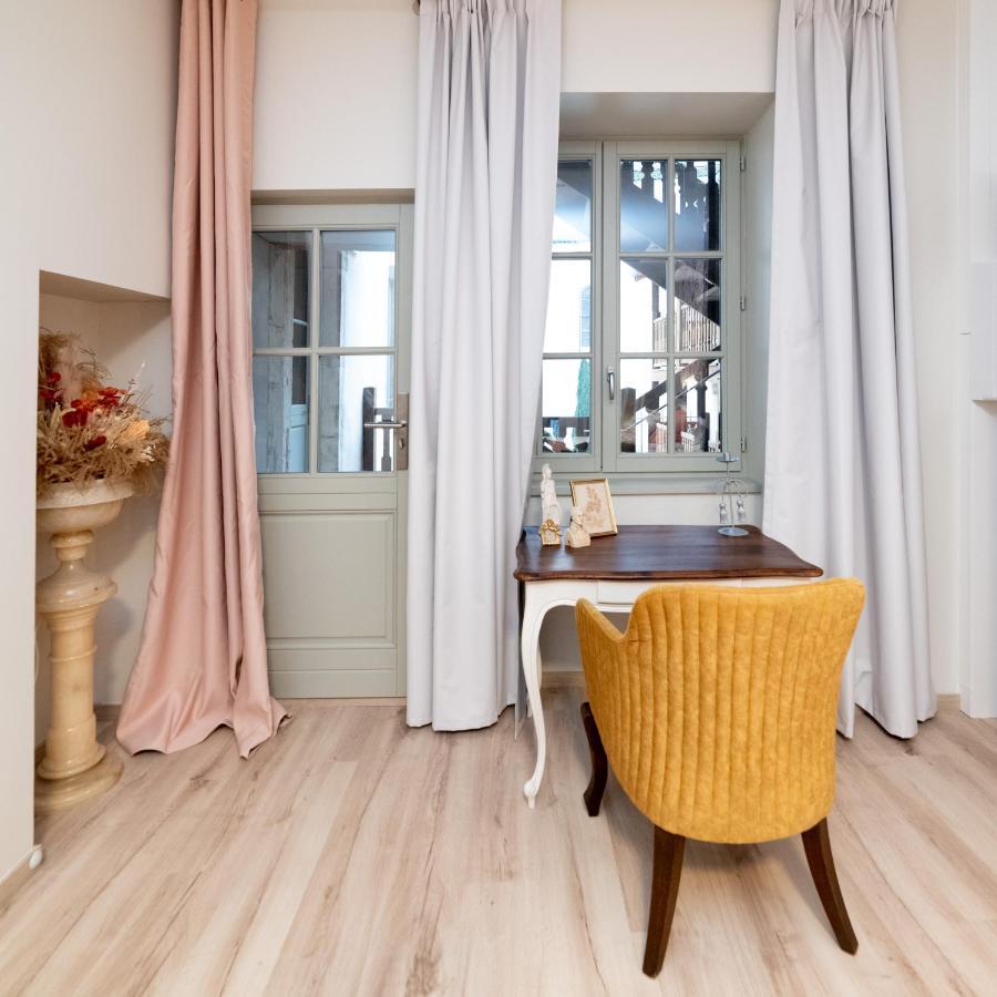Les Coursives Appartements Mâcon Eksteriør bilde